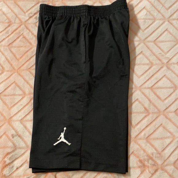 NWOT boys Jordan shorts sz XL - Picture 2 of 3